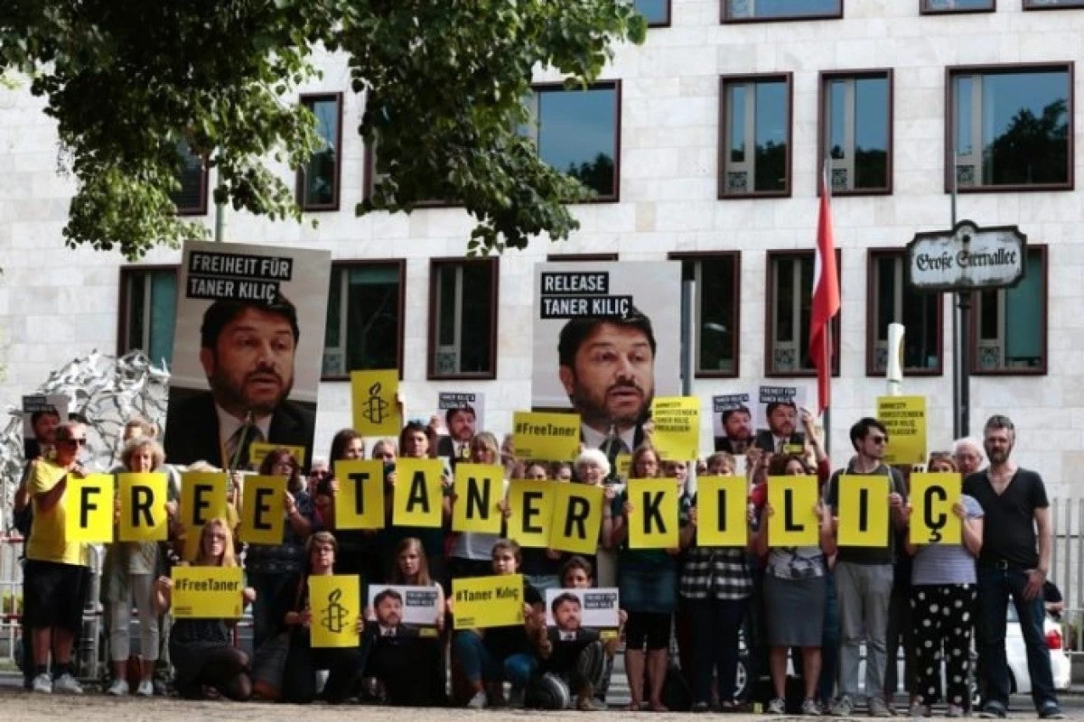 Σφοδρή επίθεση της Διεθνούς Αμνηστίας κατά της Τουρκίας για τα ανθρώπινα δικαιώματα – «Σουλτάνος» εναντίον όλων (Εικόνες)